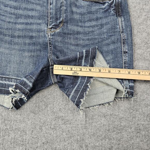 Judy Blue Shorts Womens Medium Blue Denim Raw Hem Distressed Stretch Comfort - Picture 2 of 6